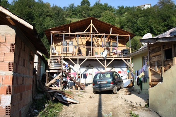 Bulgaria and Roma Settlements