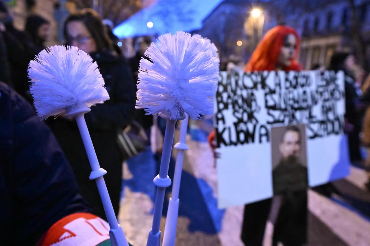 Cleaning Toilets Cleaning Toilets